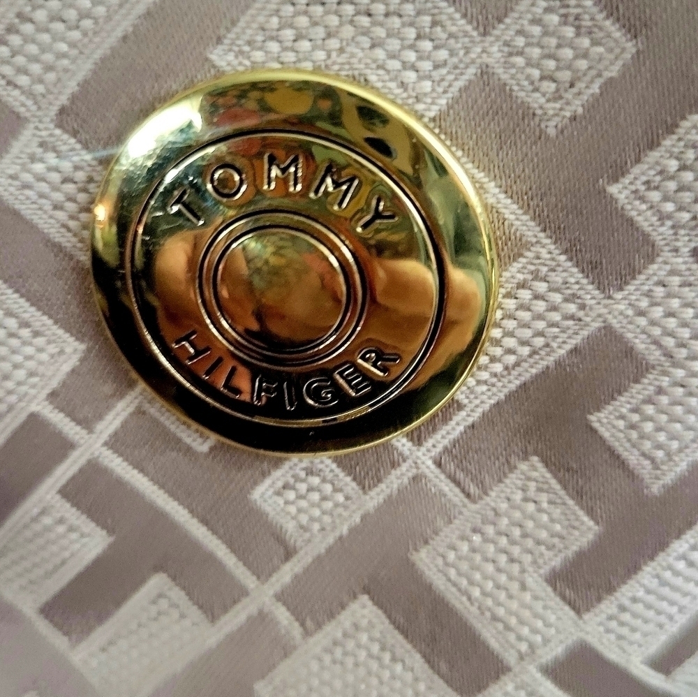 Tommy Hilfiger Large Logo Purse Beige Gold Accents Tote Handbag. - Picture 4 of 10